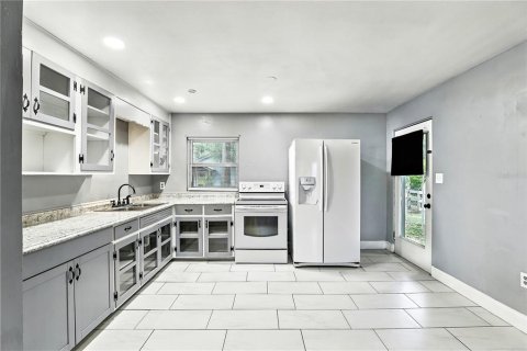 House in DeLand, Florida 3 bedrooms, 117.52 sq.m. № 2093028 - photo 8