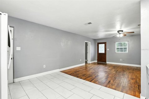 House in DeLand, Florida 3 bedrooms, 117.52 sq.m. № 2093028 - photo 6