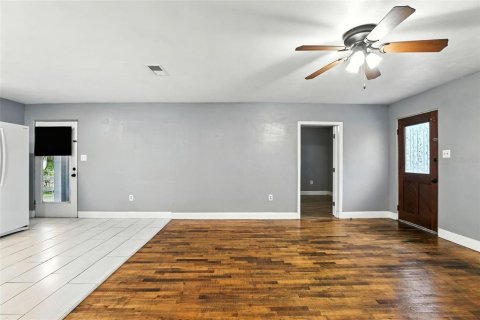 House in DeLand, Florida 3 bedrooms, 117.52 sq.m. № 2093028 - photo 7