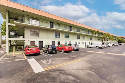 Copropriété à vendre à Oakland Park, Floride: 2 chambres, 92.9 m2 № 2386921 - photo 19