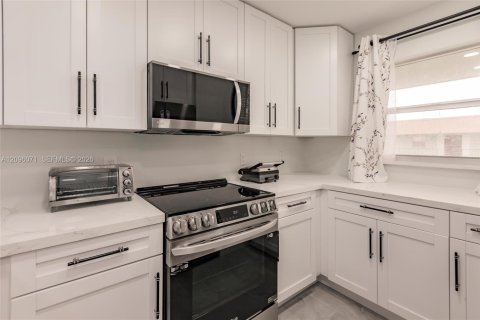 Copropriété à vendre à Oakland Park, Floride: 2 chambres, 92.9 m2 № 2386921 - photo 6