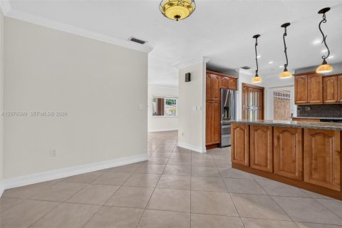House in Miami, Florida 4 bedrooms, 228.35 sq.m. № 2320340 - photo 20
