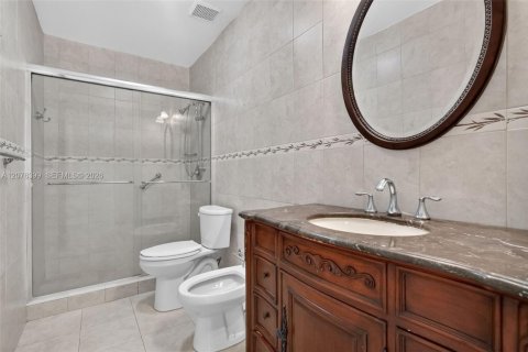 House in Miami, Florida 4 bedrooms, 228.35 sq.m. № 2320340 - photo 3