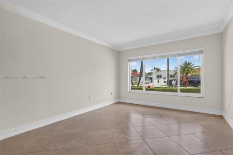 House in Miami, Florida 4 bedrooms, 228.35 sq.m. № 2320340 - photo 29