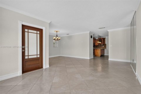 House in Miami, Florida 4 bedrooms, 228.35 sq.m. № 2320340 - photo 27