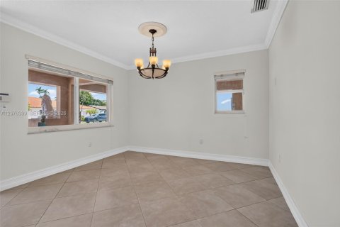 House in Miami, Florida 4 bedrooms, 228.35 sq.m. № 2320340 - photo 30