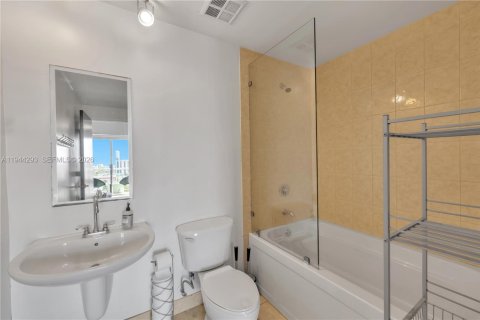 Condominio en venta en Miami, Florida, 2 dormitorios, 93.83 m2 № 2002393 - foto 12