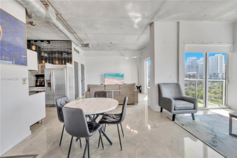 Condominio en venta en Miami, Florida, 2 dormitorios, 93.83 m2 № 2002393 - foto 3