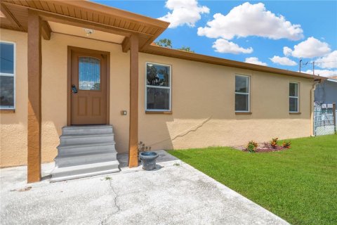 Casa en venta en Ruskin, Florida, 4 dormitorios, 166.76 m2 № 1908835 - foto 1