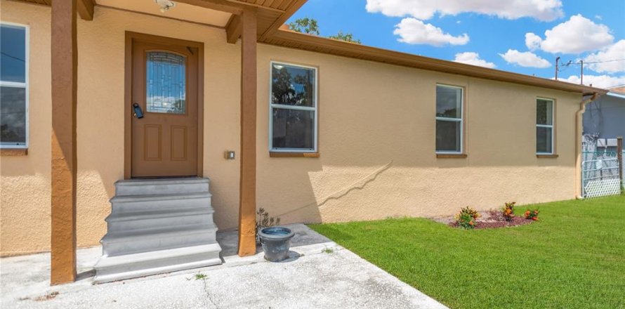 Casa en Ruskin, Florida 4 dormitorios, 166.76 m2 № 1908835