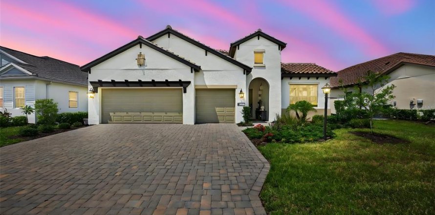 House in Bradenton, Florida 4 bedrooms, 256.6 sq.m. № 1792675