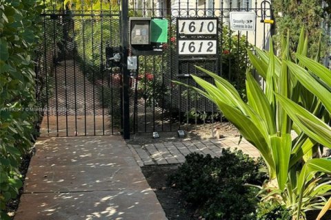 Copropriété à vendre à Miami Beach, Floride: 1 chambre, 56.67 m2 № 1946371 - photo 1