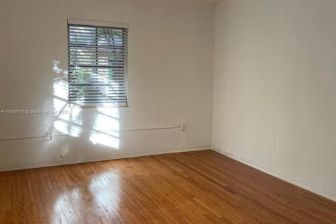 Copropriété à vendre à Miami Beach, Floride: 1 chambre, 56.67 m2 № 1946371 - photo 2