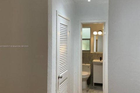 Copropriété à vendre à Miami Beach, Floride: 1 chambre, 56.67 m2 № 1946371 - photo 9