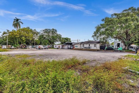 Propiedad comercial en venta en Davie, Florida № 2081580 - foto 9