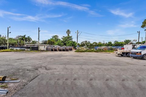 Propiedad comercial en venta en Davie, Florida № 2081580 - foto 11