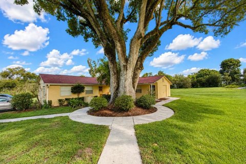 Propiedad comercial en venta en Dade City, Florida, 12 dormitorios, 464.51 m2 № 2318849 - foto 2
