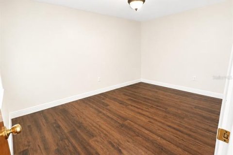 Propiedad comercial en venta en Dade City, Florida, 12 dormitorios, 464.51 m2 № 2318849 - foto 6