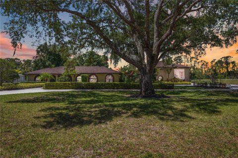 House in North Port, Florida 3 bedrooms, 241.82 sq.m. № 1725228 - photo 1