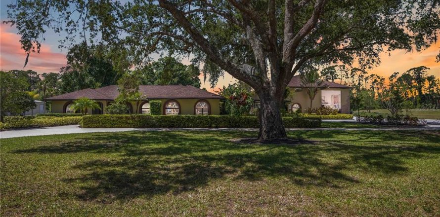House in North Port, Florida 3 bedrooms, 241.82 sq.m. № 1725228