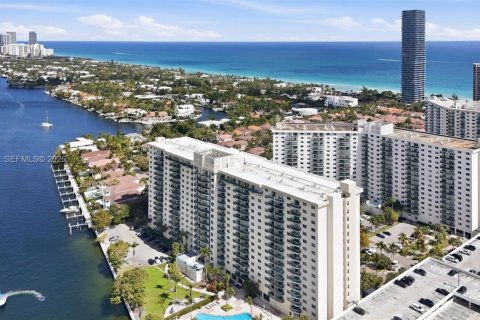 Condominio en venta en Sunny Isles Beach, Florida, 2 dormitorios, 141.68 m2 № 2030907 - foto 19