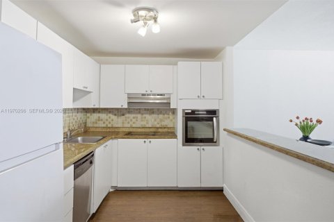 Condominio en venta en Sunny Isles Beach, Florida, 2 dormitorios, 141.68 m2 № 2030907 - foto 7