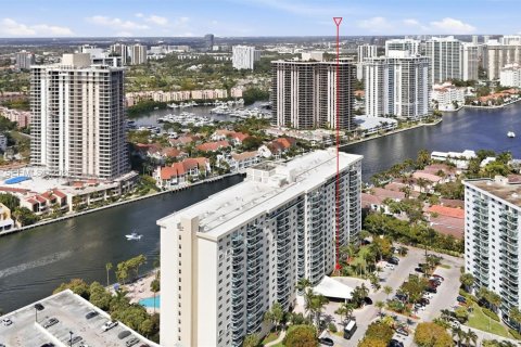 Condominio en venta en Sunny Isles Beach, Florida, 2 dormitorios, 141.68 m2 № 2030907 - foto 2