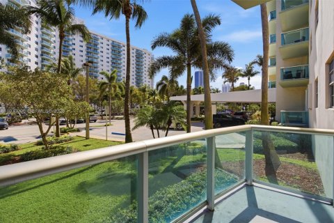 Condominio en venta en Sunny Isles Beach, Florida, 2 dormitorios, 141.68 m2 № 2030907 - foto 5