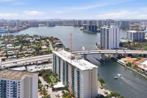 Condominio en Sunny Isles Beach, Florida, 2 dormitorios  № 2030907