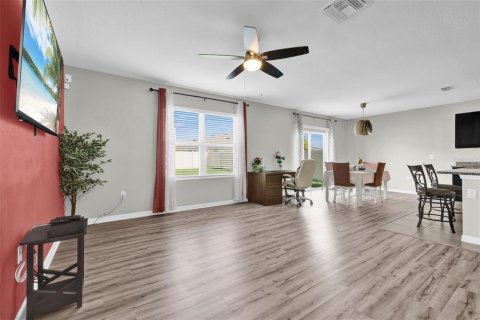 House in SOUTHSHORE BAY in Wimauma, Florida 4 bedrooms, 190.26 sq.m. № 1529174 - photo 12