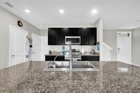 House in SOUTHSHORE BAY in Wimauma, Florida 4 bedrooms, 190.26 sq.m. № 1529174 - photo 6
