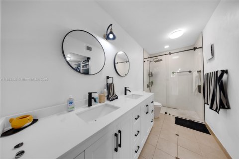 Townhouse in Miami, Florida 3 bedrooms, 164.81 sq.m. № 1872107 - photo 26