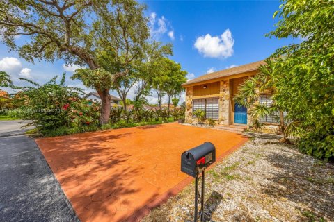 Townhouse in Miami, Florida 3 bedrooms, 164.81 sq.m. № 1872107 - photo 2