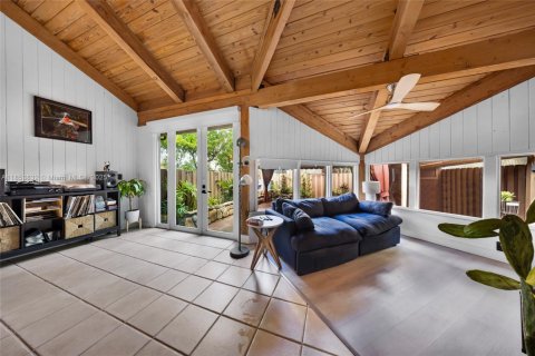 Townhouse in Miami, Florida 3 bedrooms, 164.81 sq.m. № 1872107 - photo 10