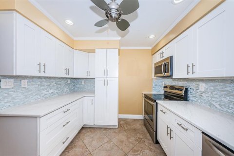 Condo in South Pasadena, Florida, 2 bedrooms  № 1564639 - photo 19