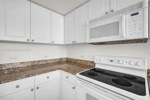 Condo in Aventura, Florida, 1 bedroom  № 1872327 - photo 8