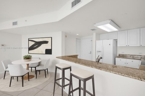 Condo in Aventura, Florida, 1 bedroom  № 1872327 - photo 11