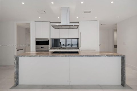 Condo in Miami, Florida, 2 bedrooms  № 1699716 - photo 10