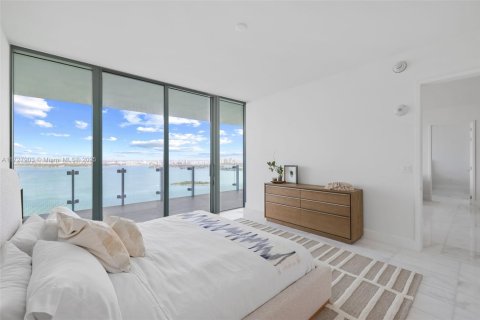 Condo in Miami, Florida, 2 bedrooms  № 1699716 - photo 13