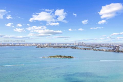 Condo in Miami, Florida, 2 bedrooms  № 1699716 - photo 3