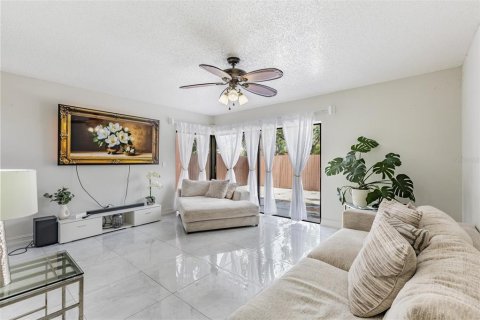 House in Tampa, Florida 3 bedrooms, 115.76 sq.m. № 1807422 - photo 4