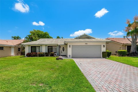House in Boca Raton, Florida 2 bedrooms, 167.97 sq.m. № 2352984