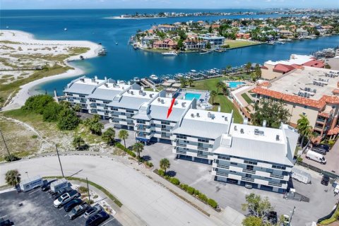 Condo in Tierra Verde, Florida, 3 bedrooms № 2381322