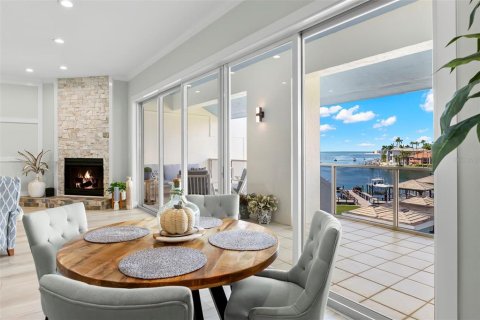 Condo in Tierra Verde, Florida, 3 bedrooms  № 2381322 - photo 14