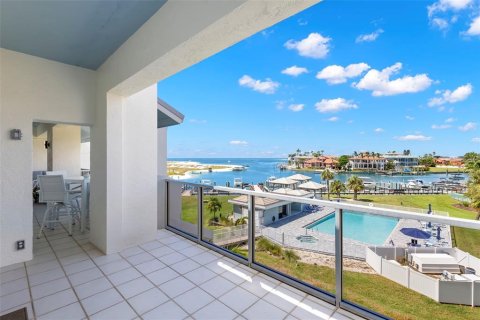 Condo in Tierra Verde, Florida, 3 bedrooms  № 2381322 - photo 12
