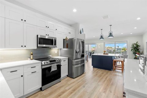 Condo in Tierra Verde, Florida, 3 bedrooms  № 2381322 - photo 7