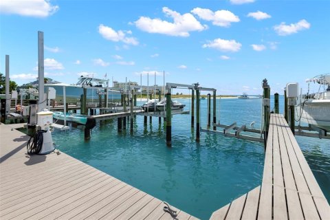 Condo in Tierra Verde, Florida, 3 bedrooms  № 2381322 - photo 4