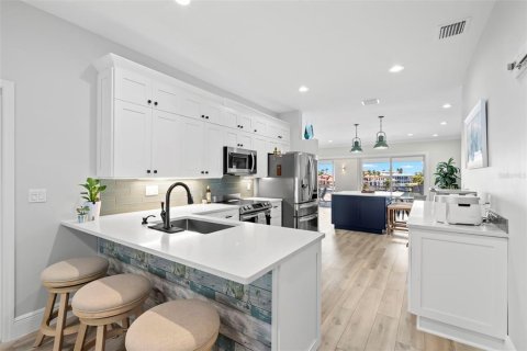 Condo in Tierra Verde, Florida, 3 bedrooms  № 2381322 - photo 6