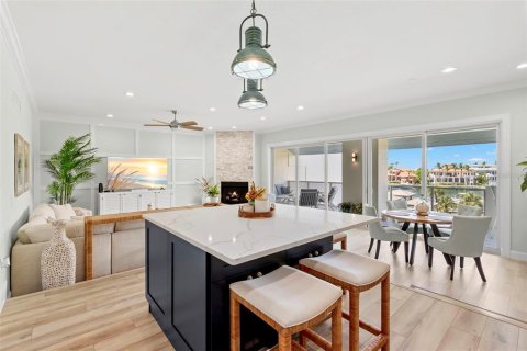Condo in Tierra Verde, Florida, 3 bedrooms  № 2381322 - photo 9