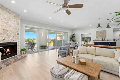 Condo in Tierra Verde, Florida, 3 bedrooms  № 2381322 - photo 17